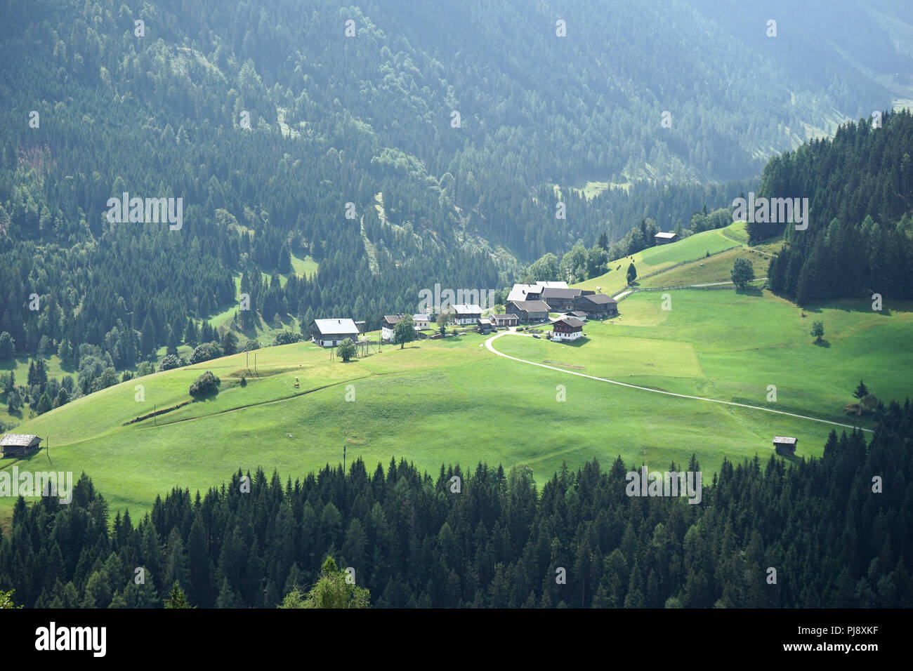 Raut im Lesachtal, Berdorf, Lesachtal, Karnische Alpen, Kaernten, Alpen, Oesterreich, Europa Stock Photo