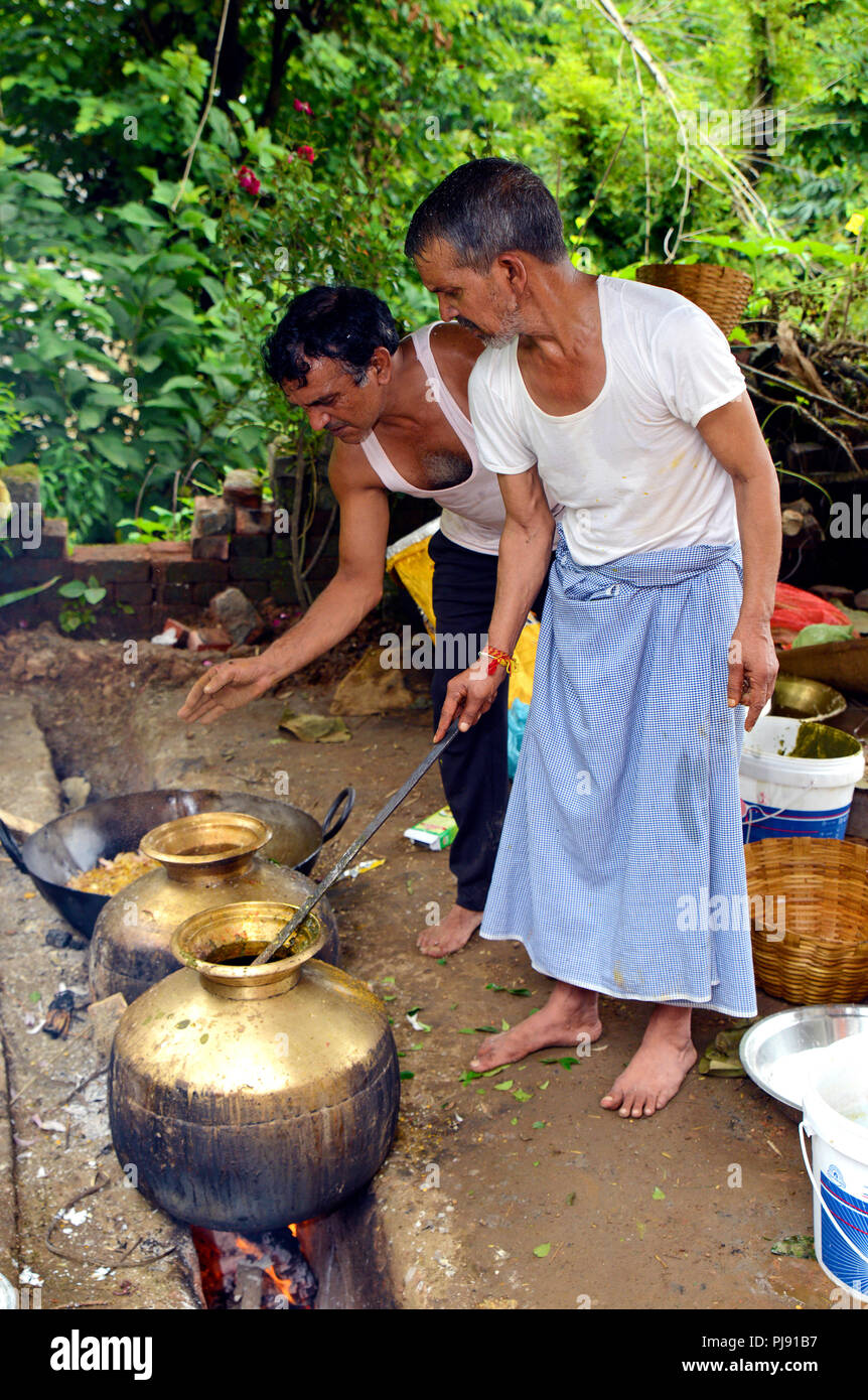 Traditional chef are cooking in the Domestic Kitchen at Himachal Pradesh Stock Photo Alamy