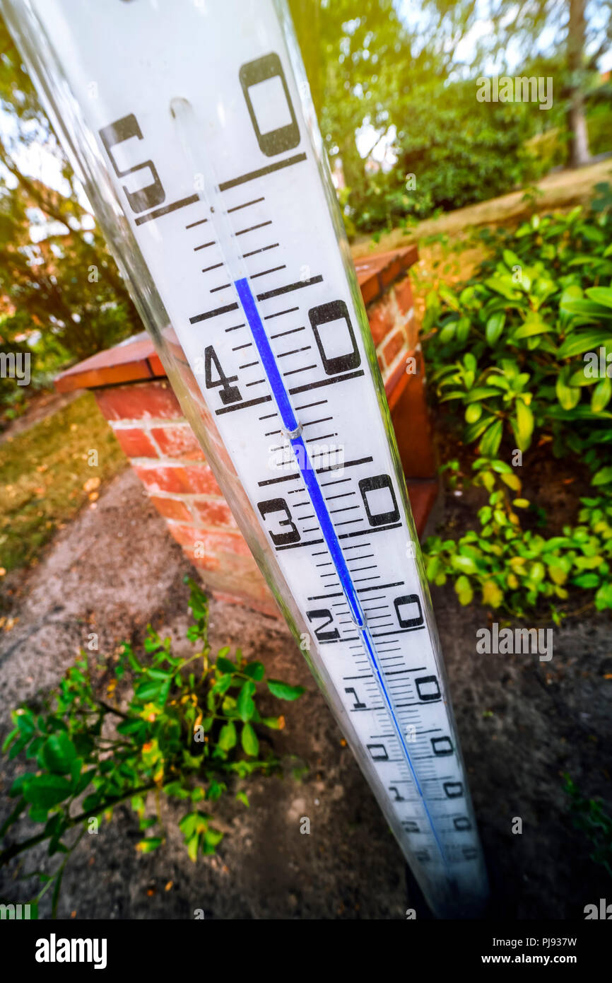 Thermometer in the garden points 46°C in the sun, century summer, 2018, Thermometer im Garten zeigt 46°C in der Sonne, Jahrhundertsommer 2018 Stock Photo
