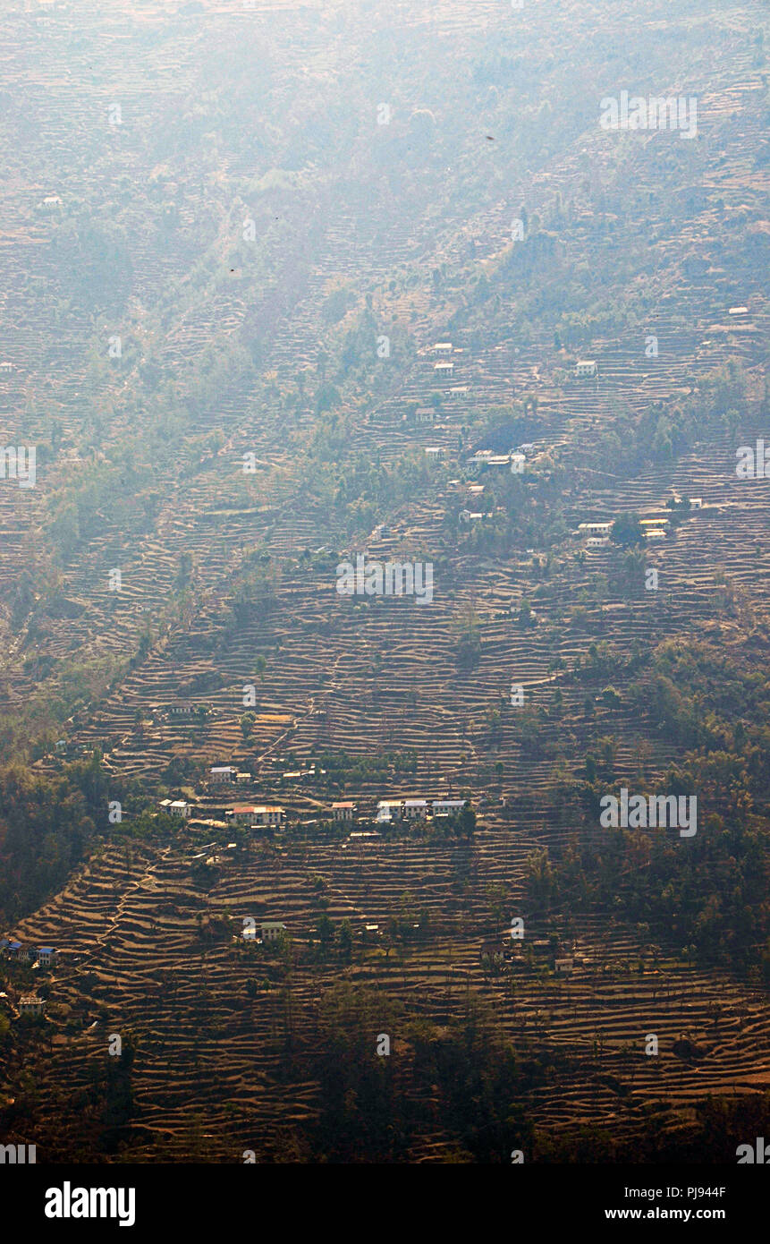 Houses dot a steep, terraced hillside in the Solukhumbu region, Nepal Stock Photo