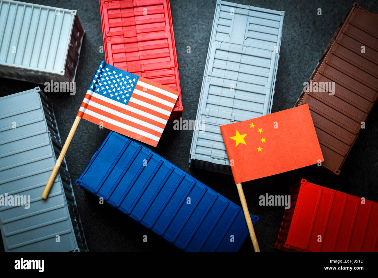 Flags of China and the USA on containers, symbolic photo commercial war, Fahnen von China und USA auf Containern, Symbolfoto Handelskrieg Stock Photo