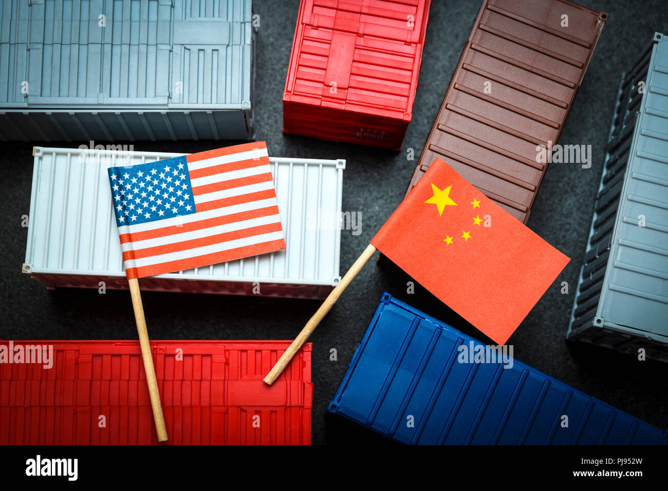 Flags of China and the USA on containers, symbolic photo commercial war, Fahnen von China und USA auf Containern, Symbolfoto Handelskrieg Stock Photo