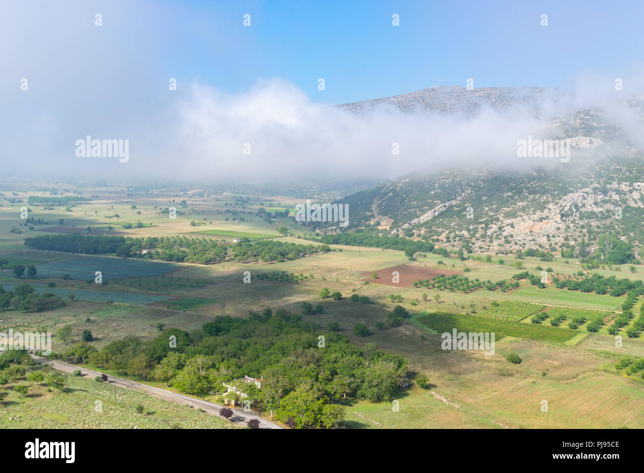 Low clouds near mountain top hi-res stock photography and images - Alamy