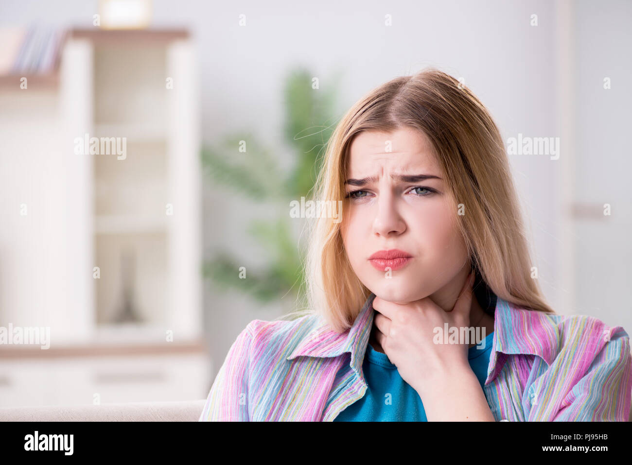 Young woman suffering from sore throat pain Stock Photo Alamy