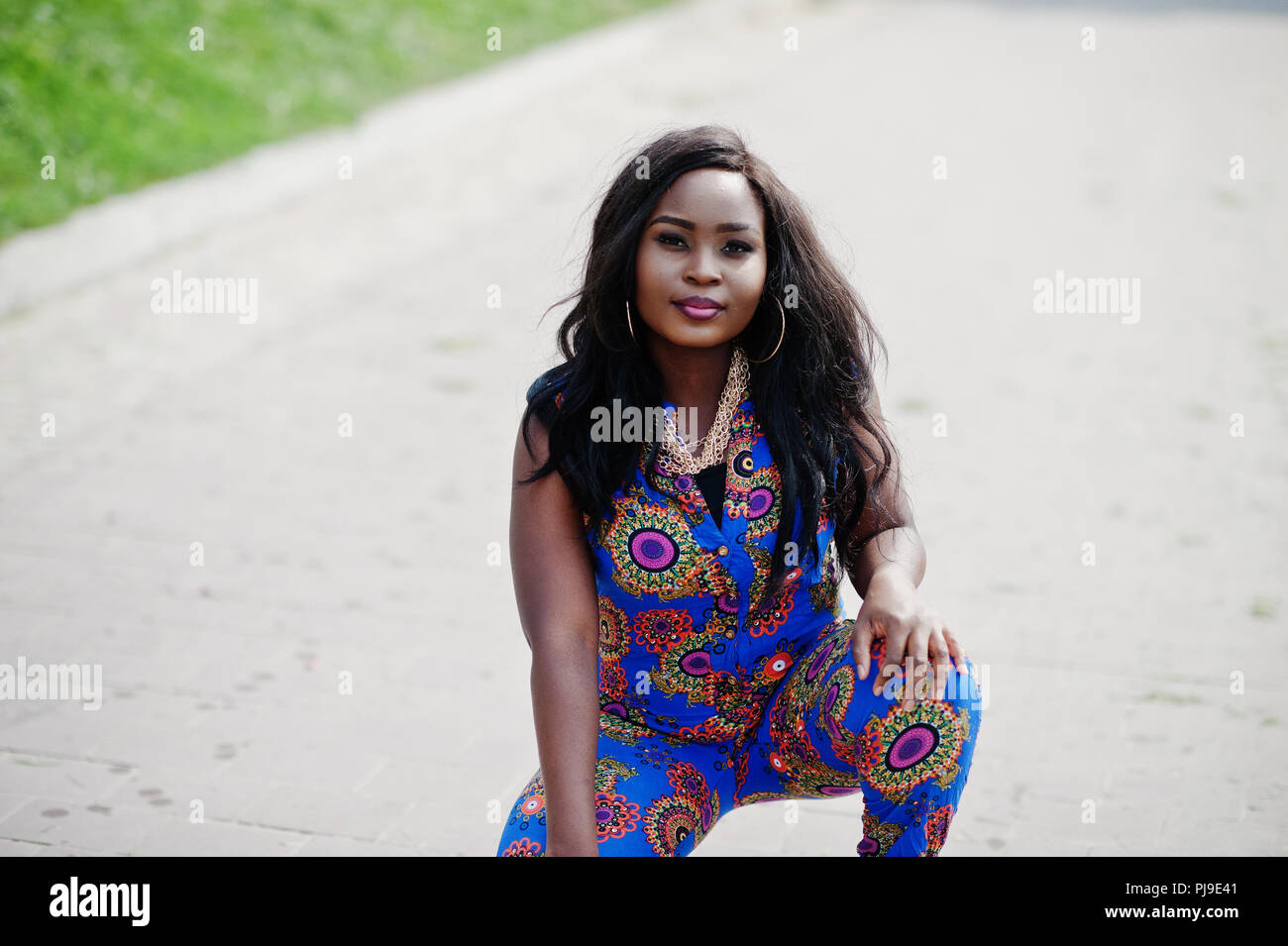 Woman sat down happy black hi-res stock photography and images - Alamy