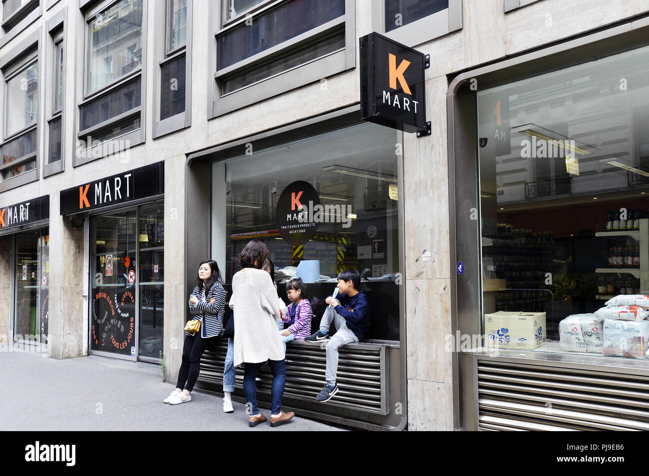Japanese district rue Saint Anne Paris Stock Photo Alamy