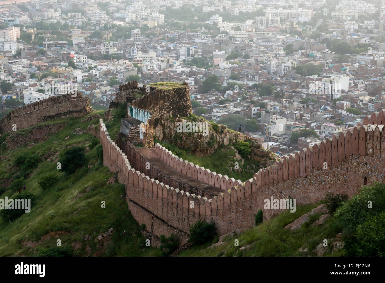 Nahargarh fort wall overlooking Jaipur, Rajasthan, India Stock Photo