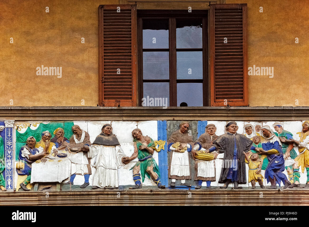 Italy Tuscany Pistoia Ospedale del Ceppo: Glazed terracotta decorations by Sante Buglioni Stock Photo