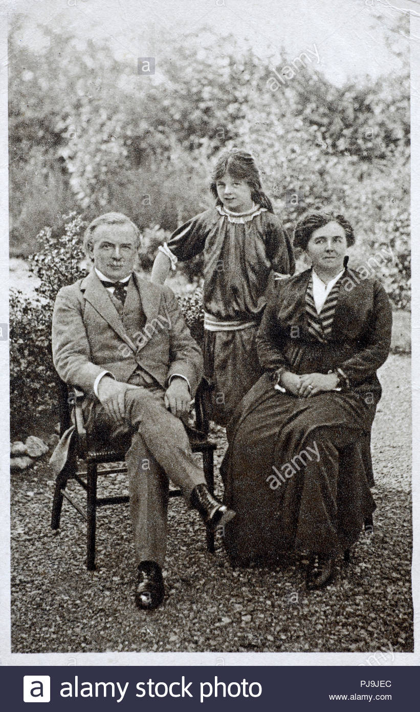David Lloyd George portrait, 1st Earl Lloyd-George of Dwyfor, 1863 – 1945, with his wife Dame Margaret Lloyd George and their daughter Megan, was a British statesman of the Liberal Party and the final Liberal to serve as Prime Minister, vintage real photograph postcard from 1915 Stock Photo