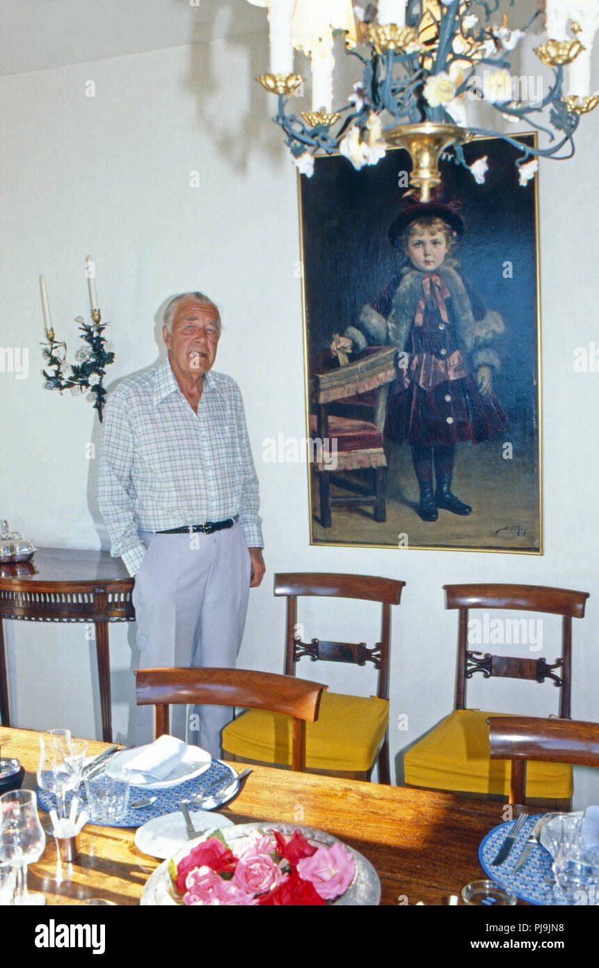 Prinz Bertil von Schweden im Urlaub in Sainte Maxime, Frankreich 1988. Prince Bertil of Sweden on vacation at Sainte Maxime, France 1988. Stock Photo