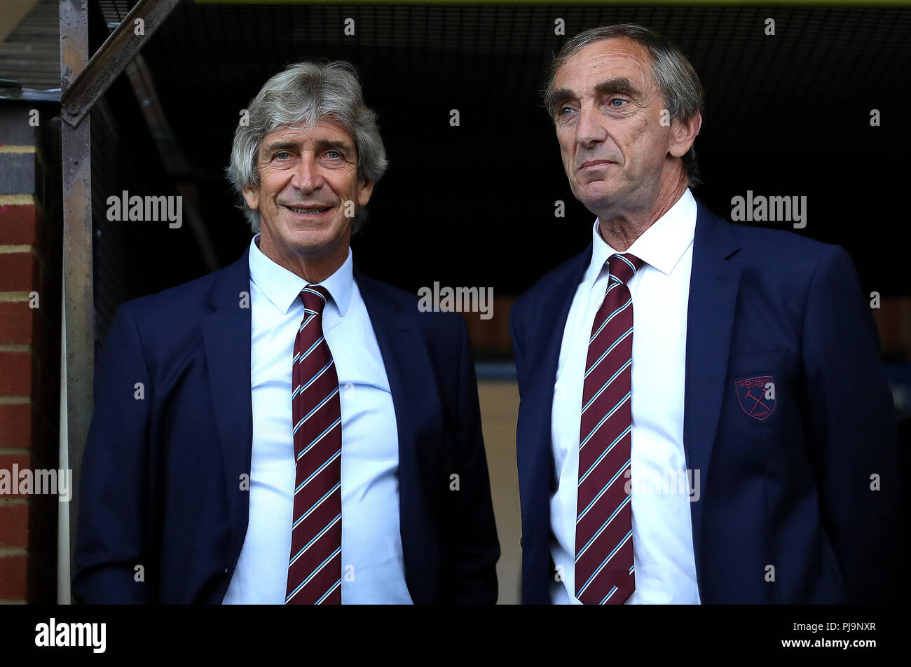 West Ham United manager Manuel Pellegrini (left) with assistant coach Ruben  Cousillas Stock Photo - Alamy