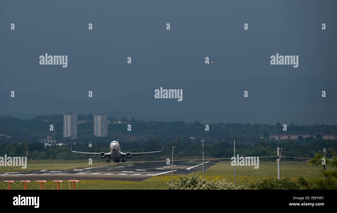 Tourism taking off plane take off hi-res stock photography and images ...