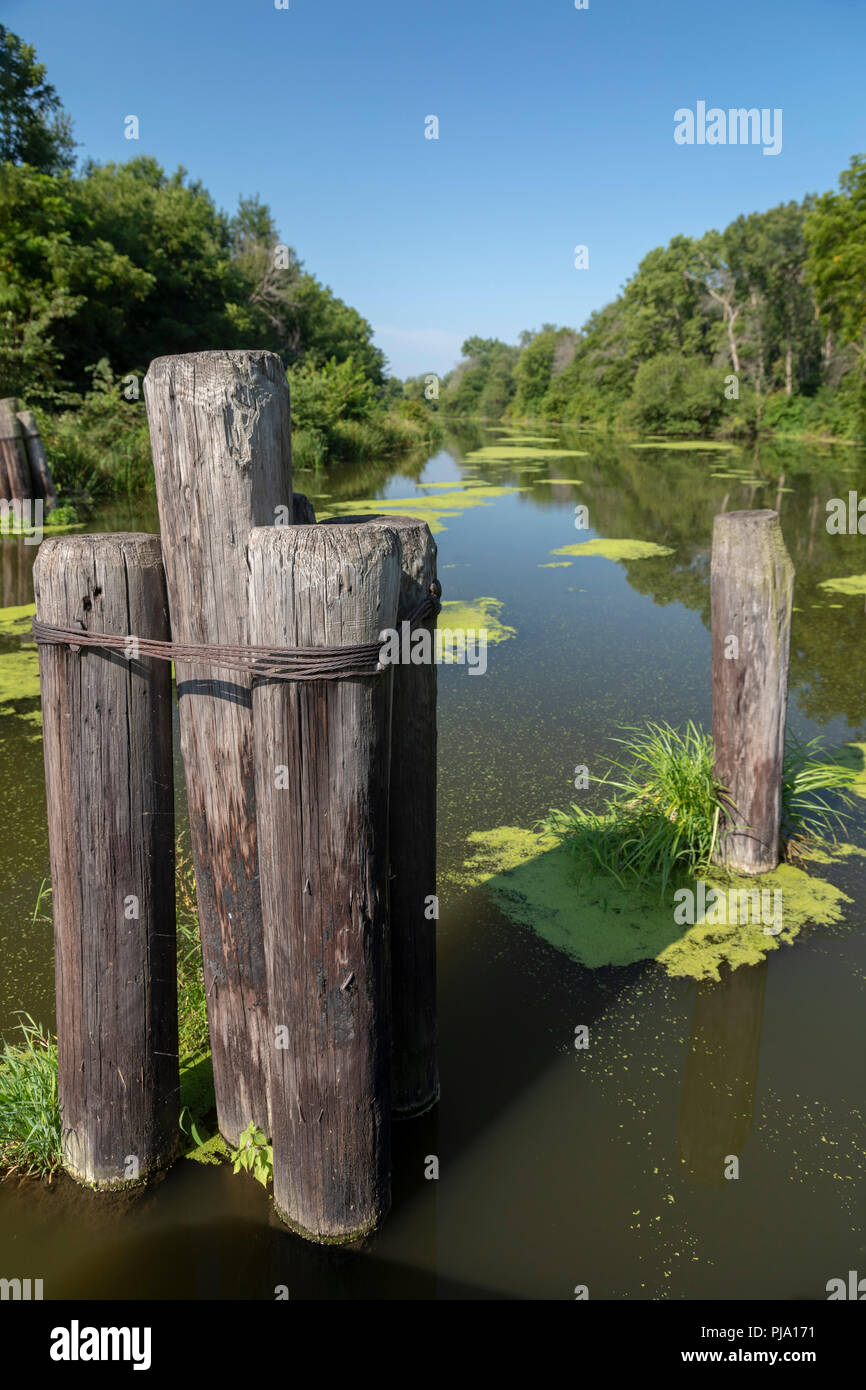 Wyanet, Illinois - The Hennepin Canal. The canal was completed in 1907 to link the Illinois and Mississippi Rivers, but it was obsolete almost from th Stock Photo