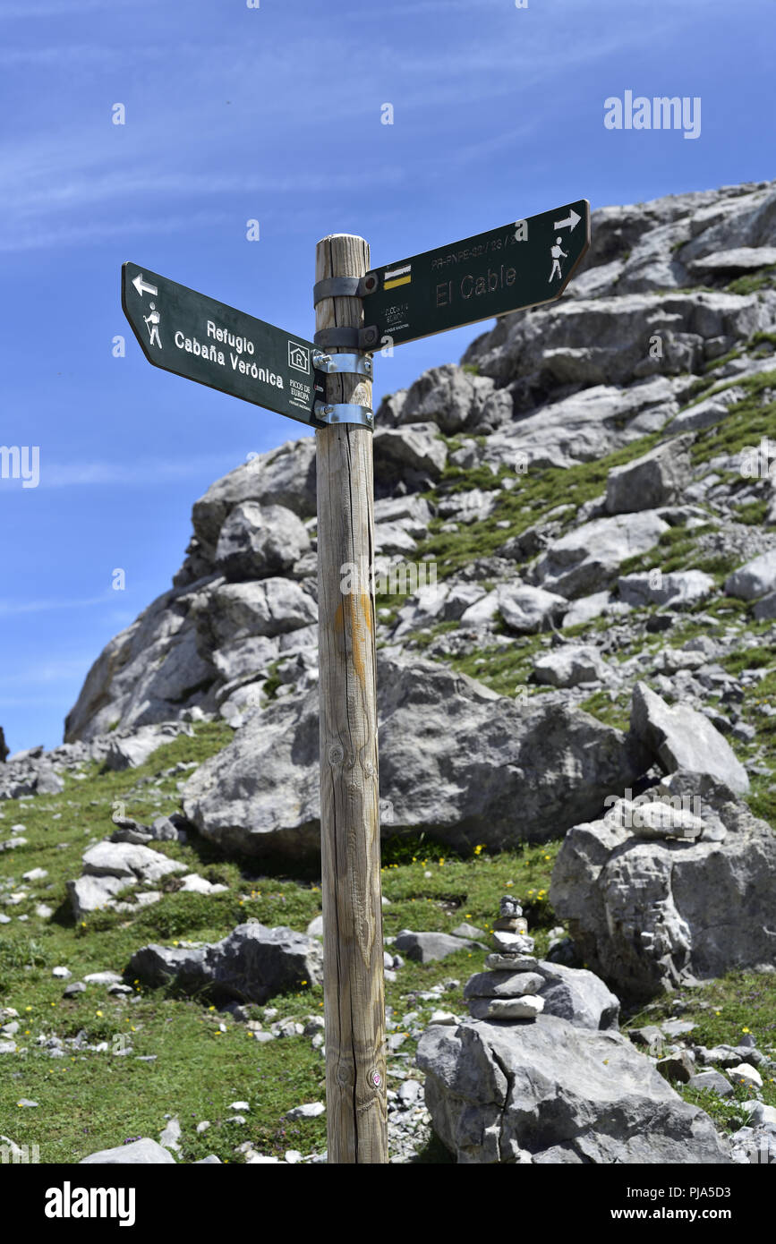Signpost near El Cable (upper station)above Fuente De, Picos de Europa, situated at the junction of paths to El Cable and the Refugio Cabana Veronica. Stock Photo