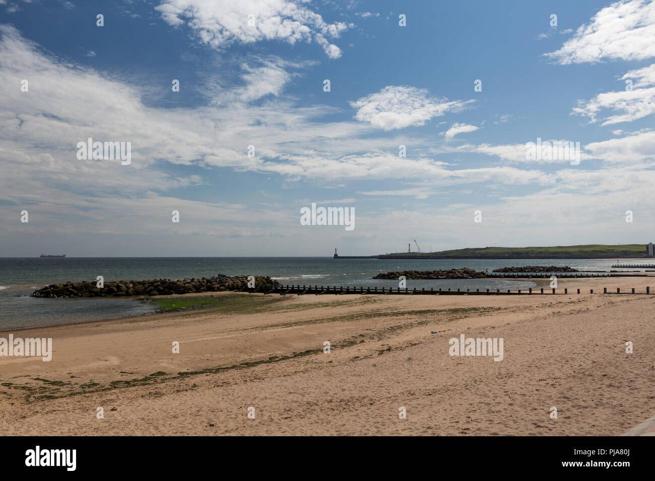 A summers day from Aberdeen Beach Boulevard. Taken while the tide was out looking towards the south breakwater and Girdle Ness Lighthouse. Stock Photo