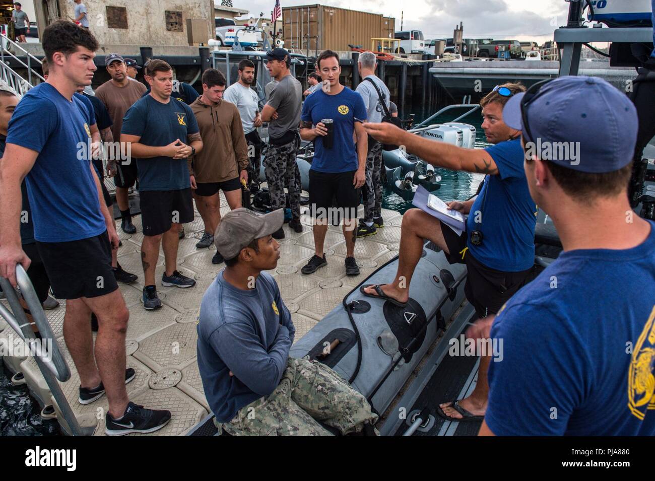Pre dive briefing hires stock photography and images Alamy