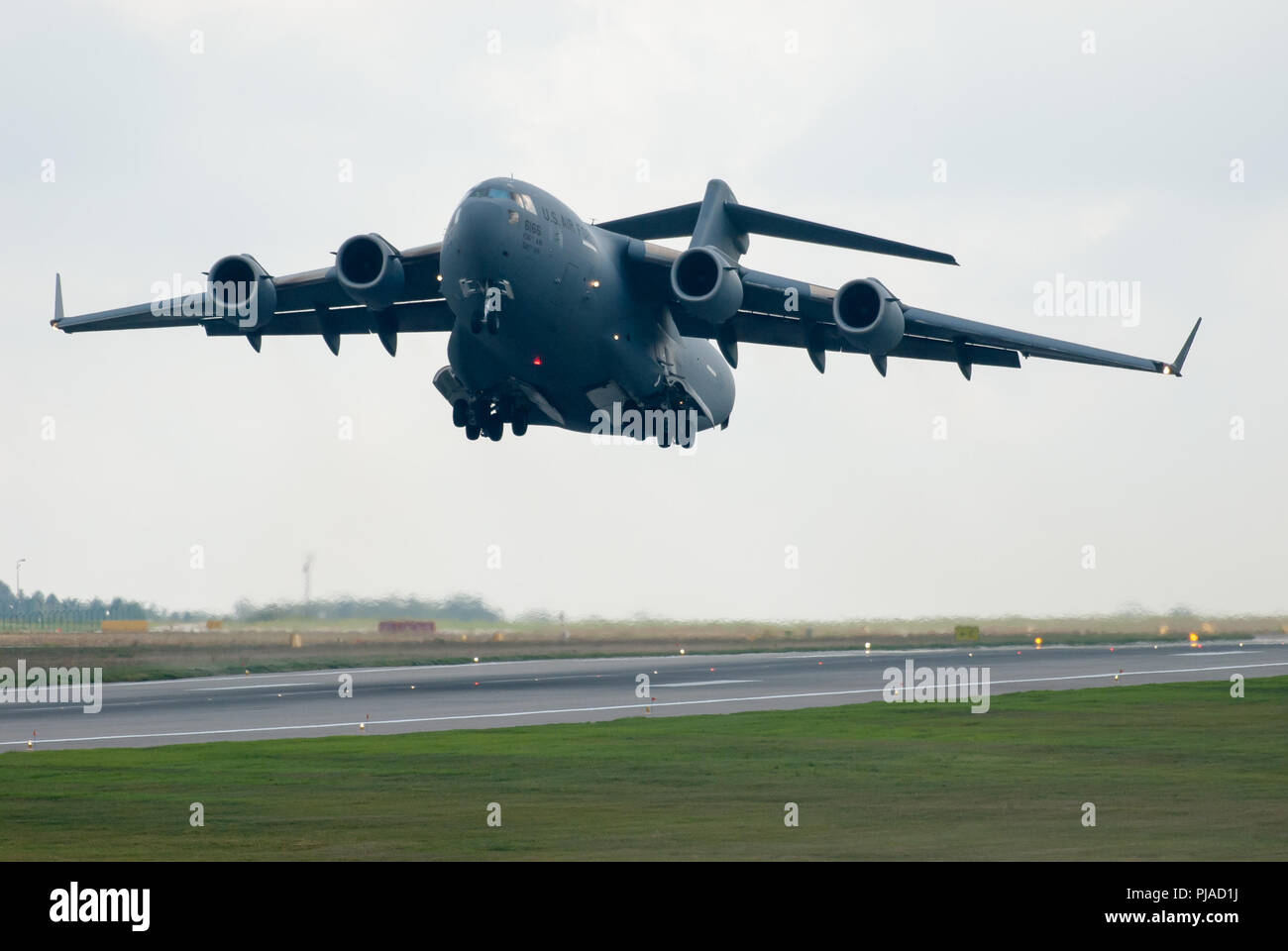 Gdansk, Poland. 5th Sep 2018. United States Air Force large military  transport aircraft Boeing C-17A Globemaster III is seen on September 5th  2018 in Gdansk Lech Walesa Airport, Poland © Wojciech Strozyk /