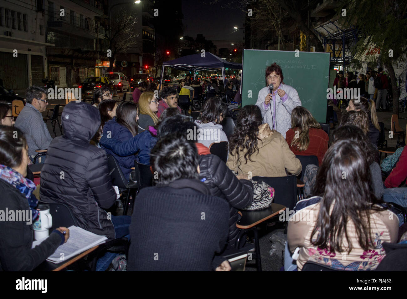 Buenos Aires, Federal Capital, Argentina. 5th Sep, 2018. Within the framework of the protest of university professors, several faculties of the UBA continue with the street courts, assemblies of teachers and students, takings and public classes since Friday of last week in the front of the establishments, with a great concurrence on Avenida Independecia, meters from the Psychology Department. Teachers demand a 30% salary increase and a higher education budget. A new meeting between teachers and the government is expected next Friday. Credit: Roberto Almeida Aveledo/ZUMA Wire/Alamy Live News Stock Photo