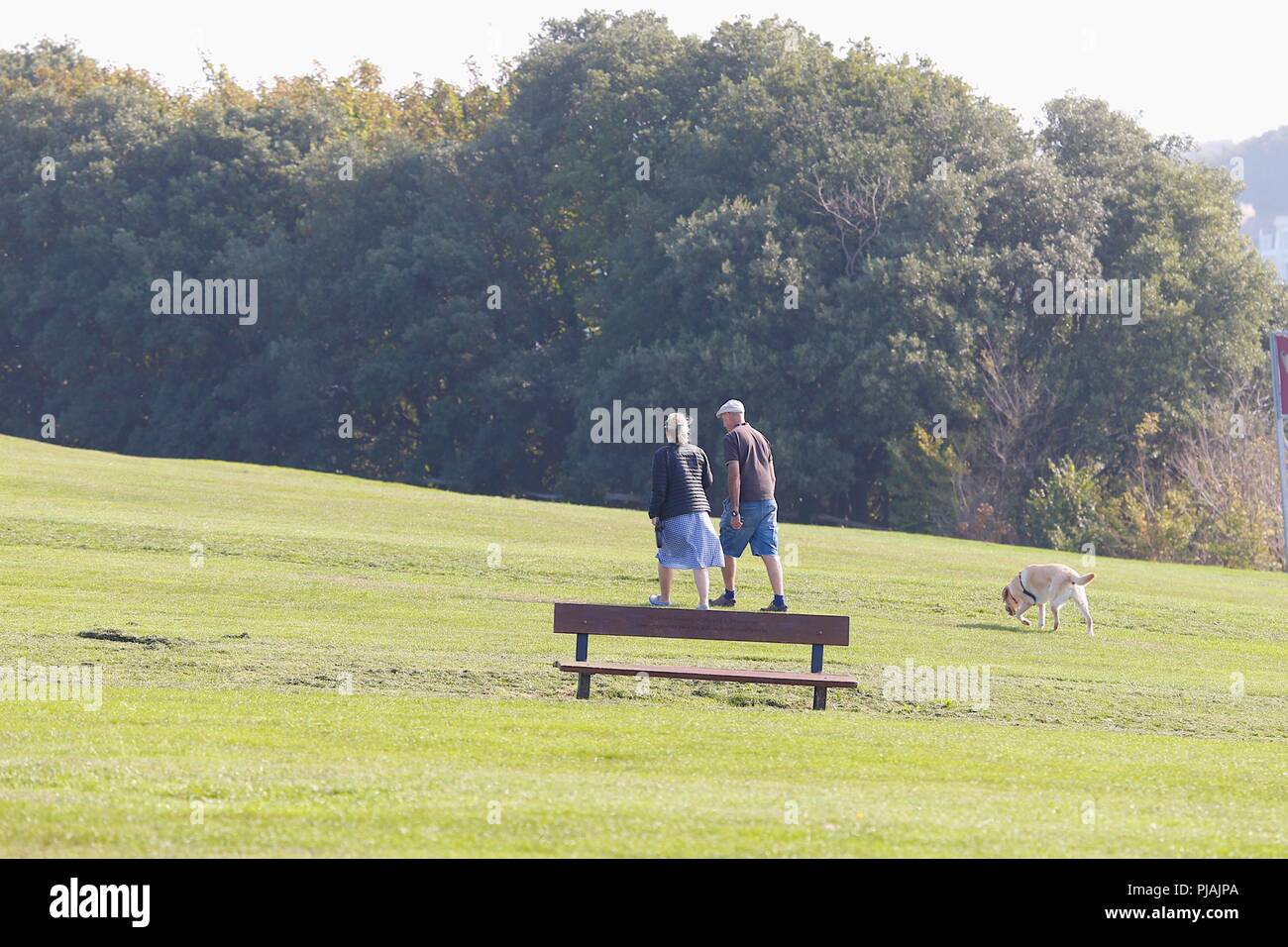 Hastings, East Sussex, UK. 6th Sep, 2018. UK Weather: A bright and sunny morning on top of West Hill in Hastings, East Sussex. An older couple walking about exercising their dog taking advantage of the warm autumnal weather. © Paul Lawrenson 2018, Photo Credit: Paul Lawrenson / Alamy Live News Stock Photo