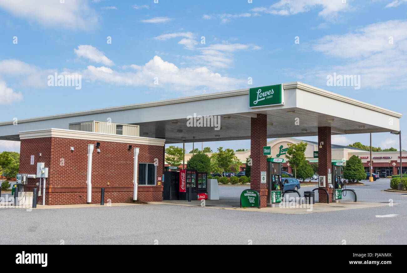 HICKORY, NC, USA-9/2/18:  A Lowe's Food store which sells gas. One white male visible in distant right, not essential to image. Stock Photo