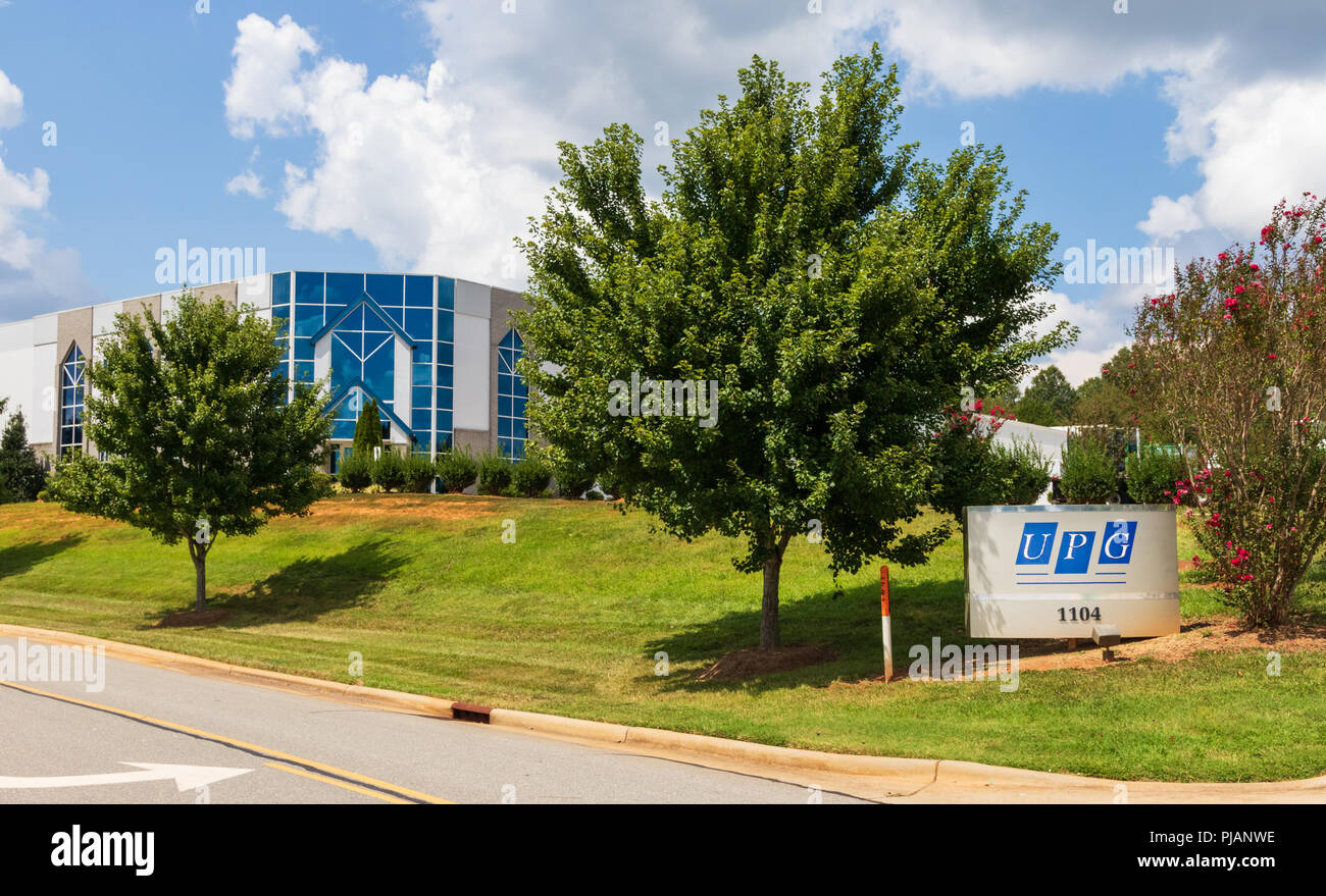 LINCOLNTON, NC, USA-9/2/18:  United Plate Glass, a fabricator and distributor of custom glass products.  Sign and building. Stock Photo