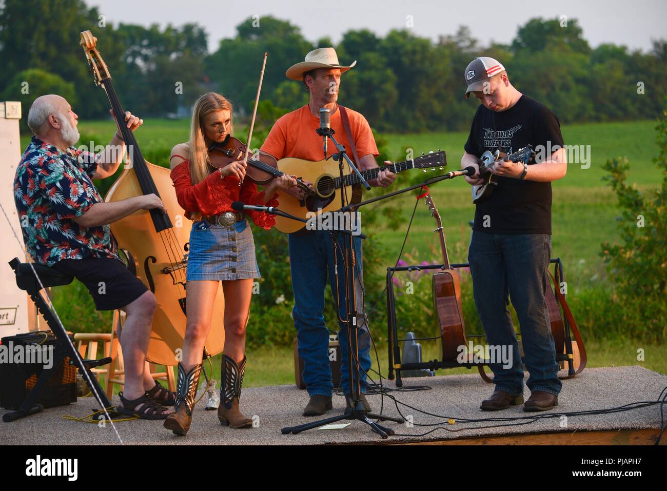 Bluegrass fiddle music hi res stock photography and images Alamy Bluegrass fiddle music hi res stock photography and images Alamy