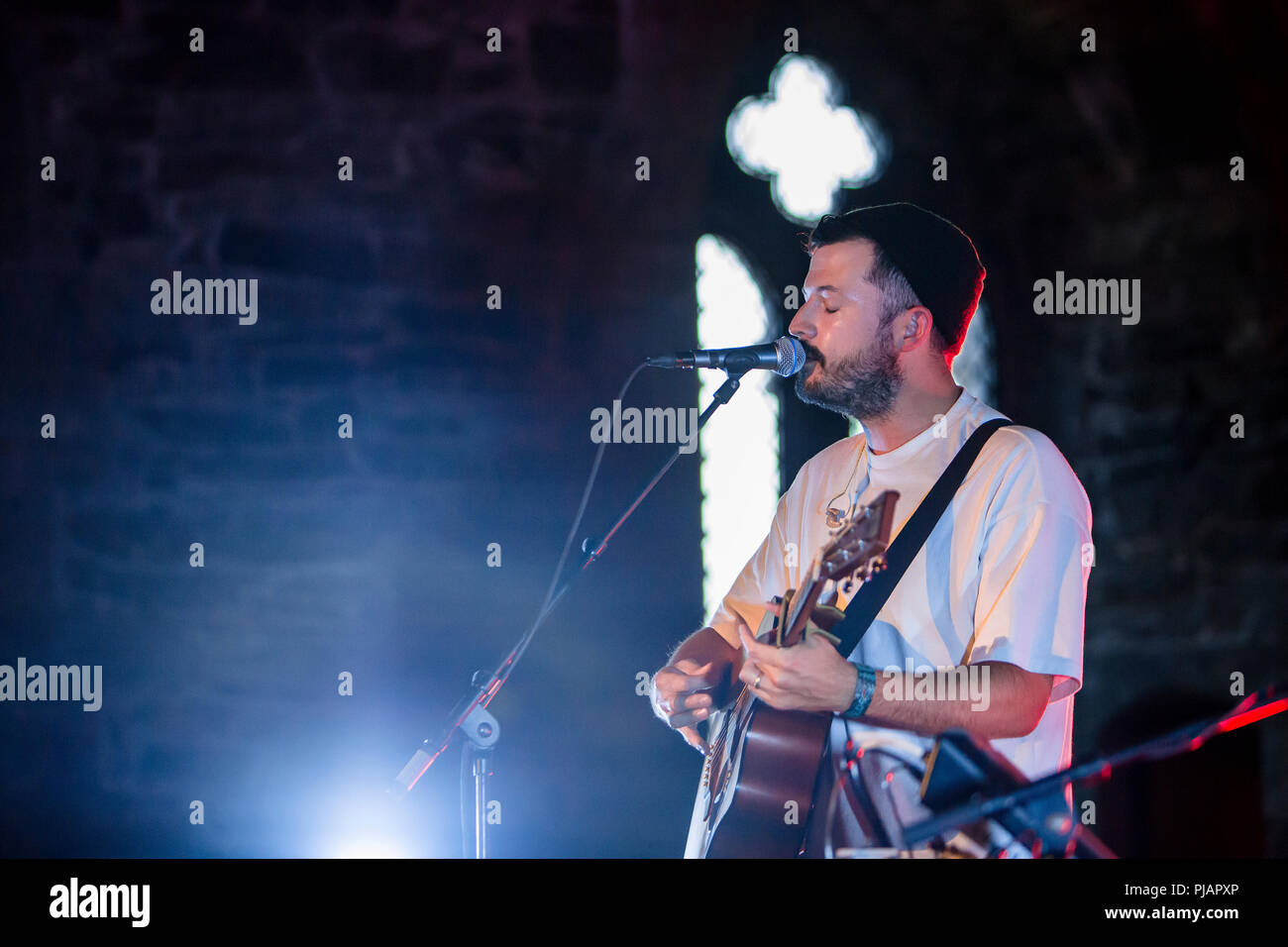 Syml singer hi-res stock photography and images - Alamy