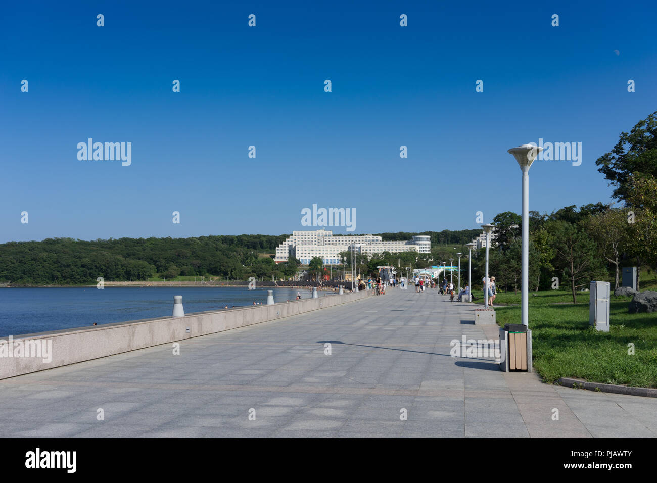 Vladivostok, Russia - August 19, 2018: UniversUniversity embankment on Russky island on a summer day.ity embankment on Russky island on a summer day. Stock Photo