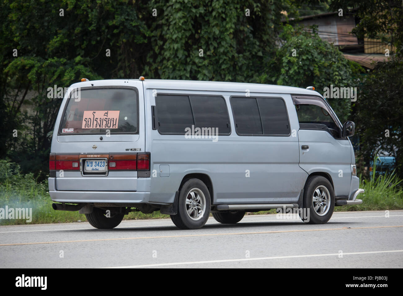 nissan van old model