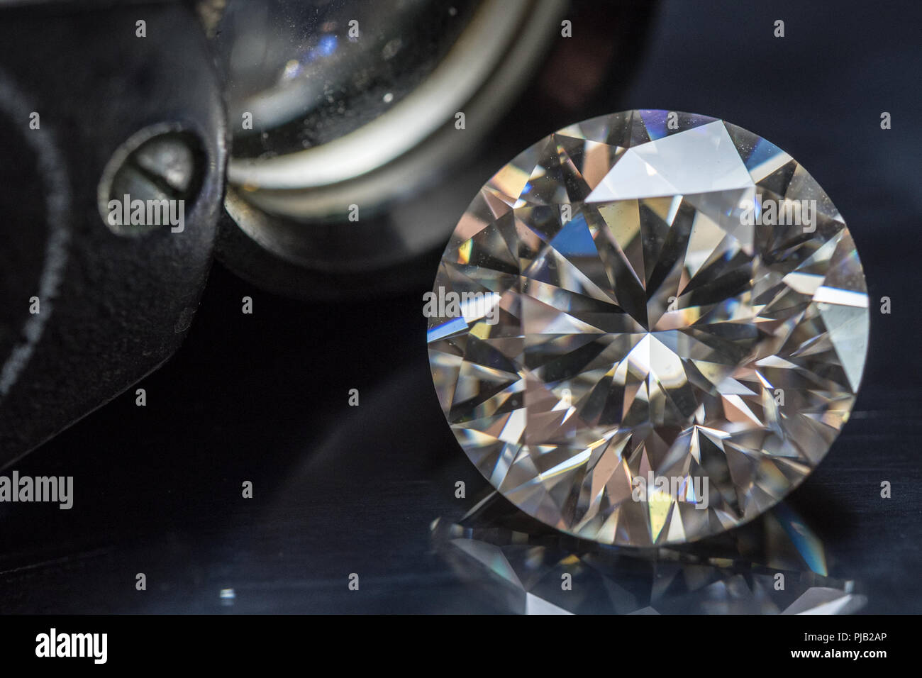 Diamond and jewelry hi-res stock photography and images - Alamy