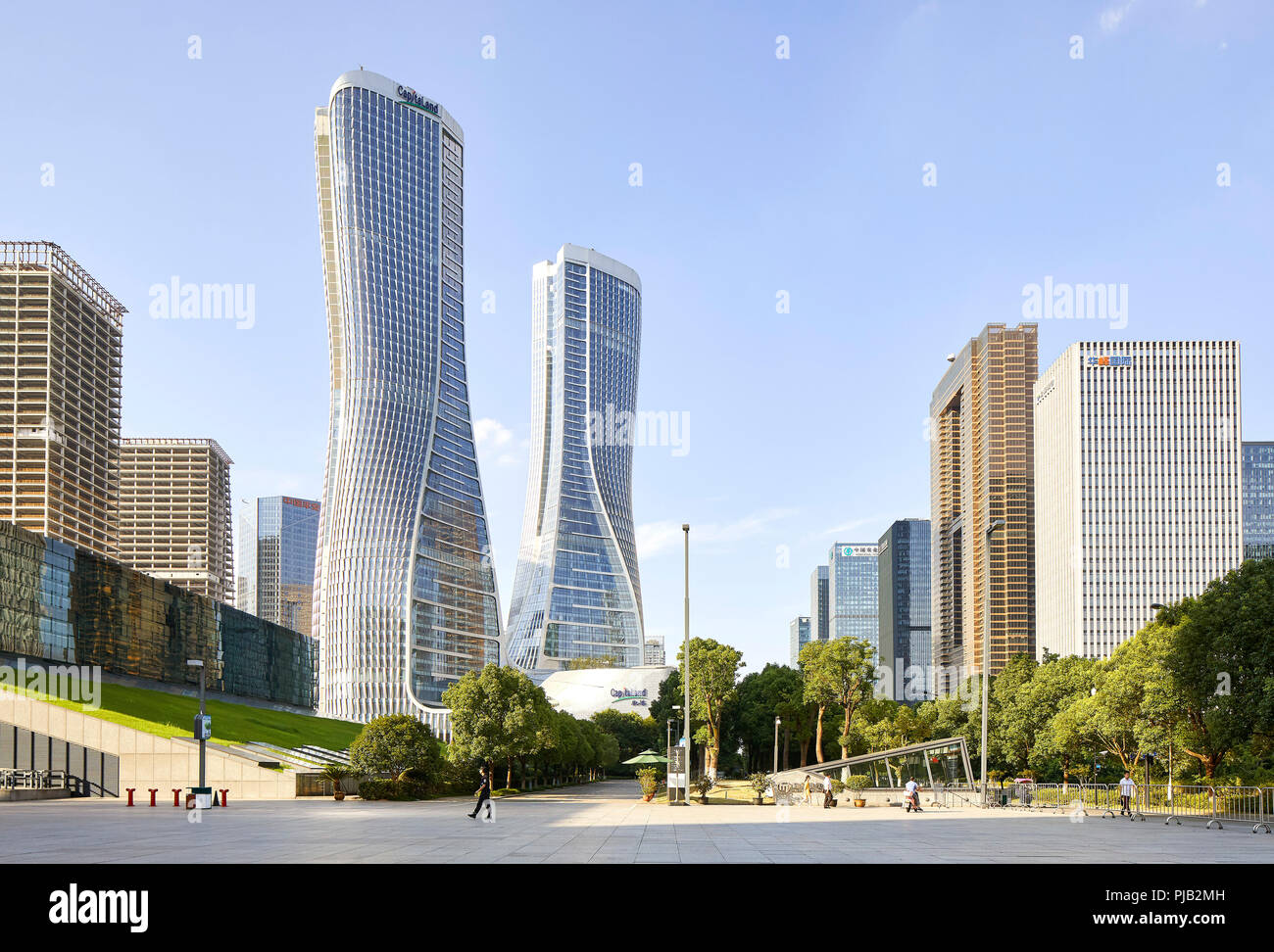 Street view with view of Raffles City Hangzhou. Raffles City Hangzhou, Hangzhou, China. Architect: UNStudio, 2017. Stock Photo