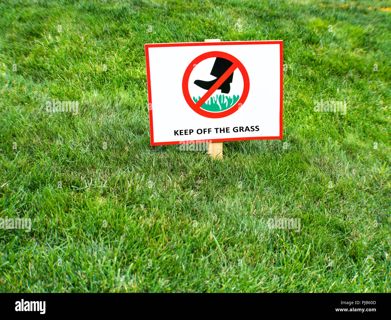Please keep off the grass sign Stock Photo - Alamy