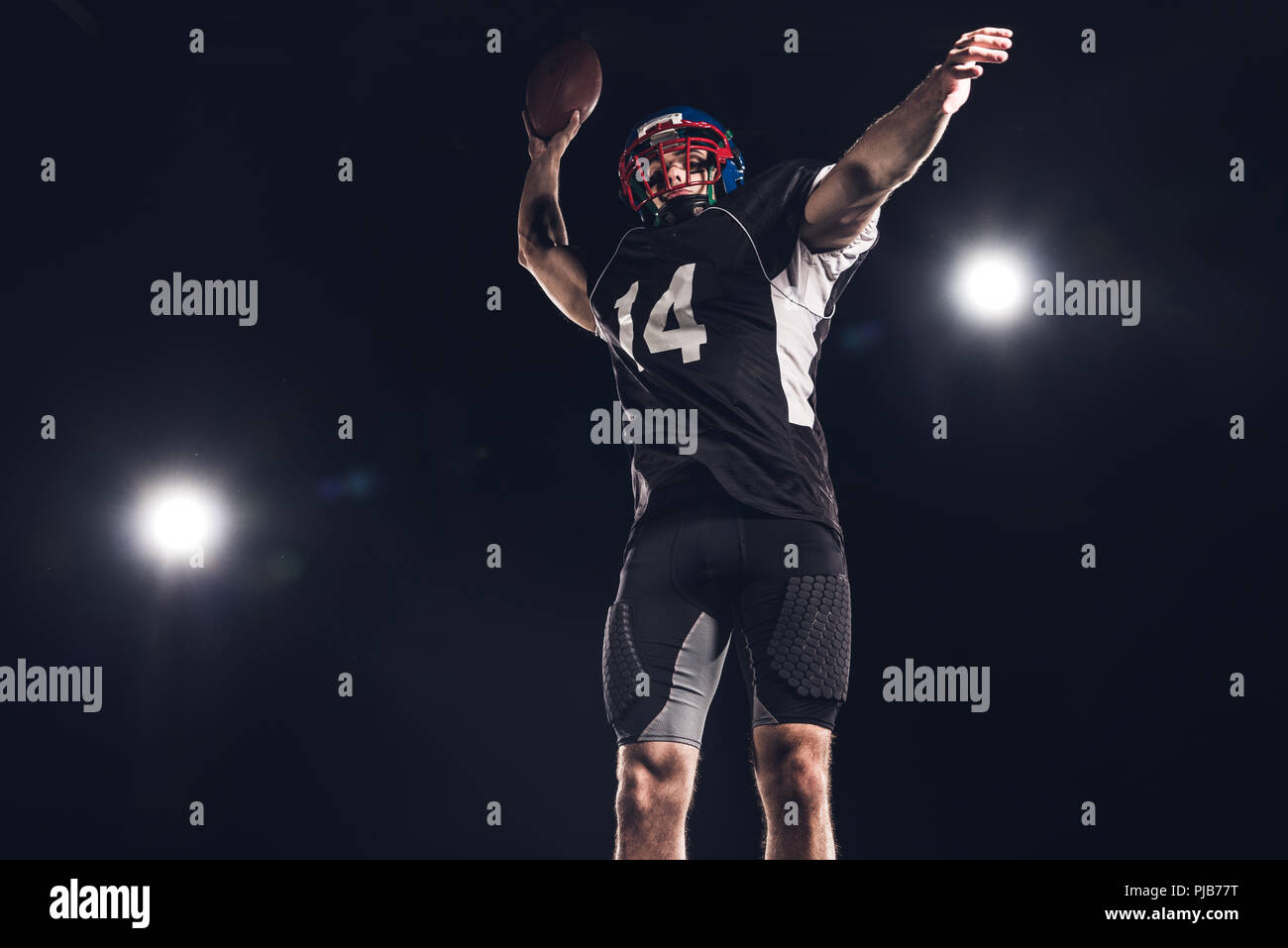 Football player throwing ball hi-res stock photography and images - Alamy