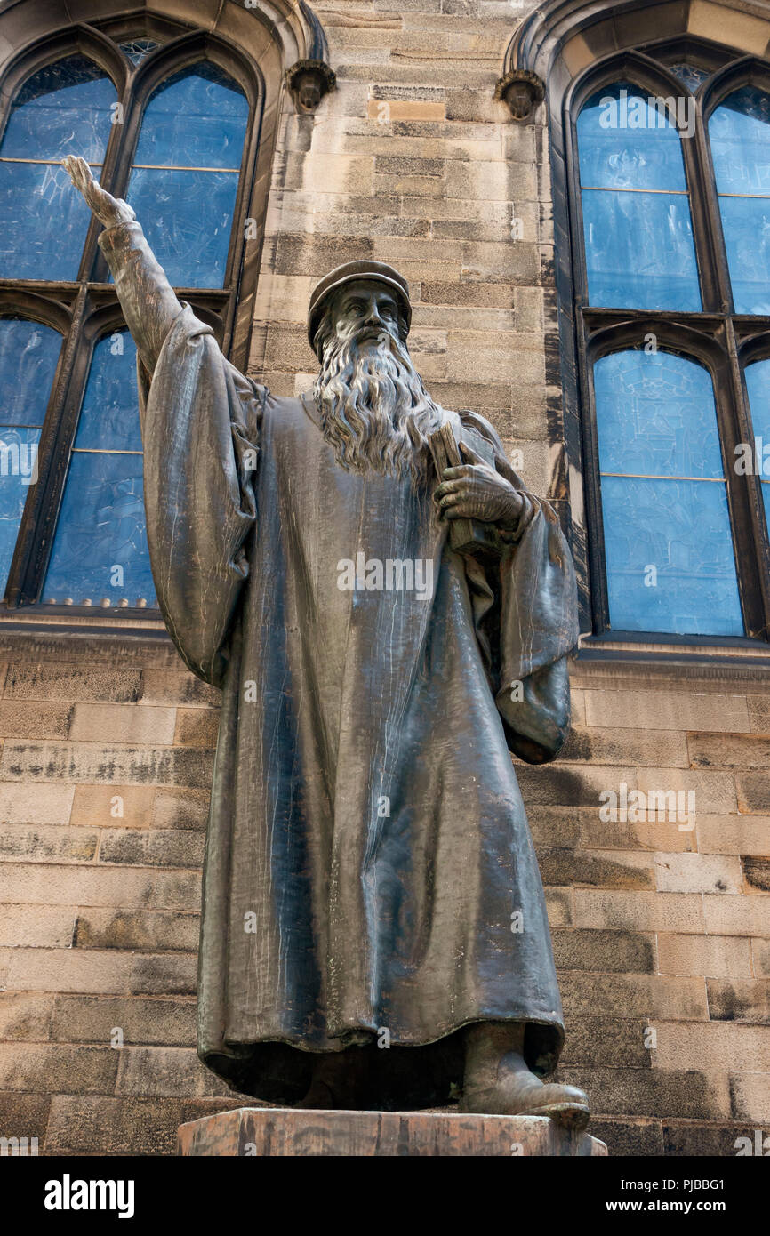 Statue of john knox edinburgh hi-res stock photography and images - Alamy
