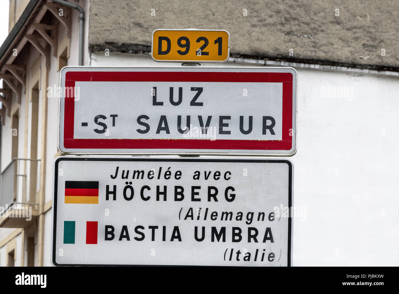 French village name signs, also showing direction to the departmental road N° 921.  Les Pyrénées, Tourist spot, and Tour de France stop.    -        . Stock Photo