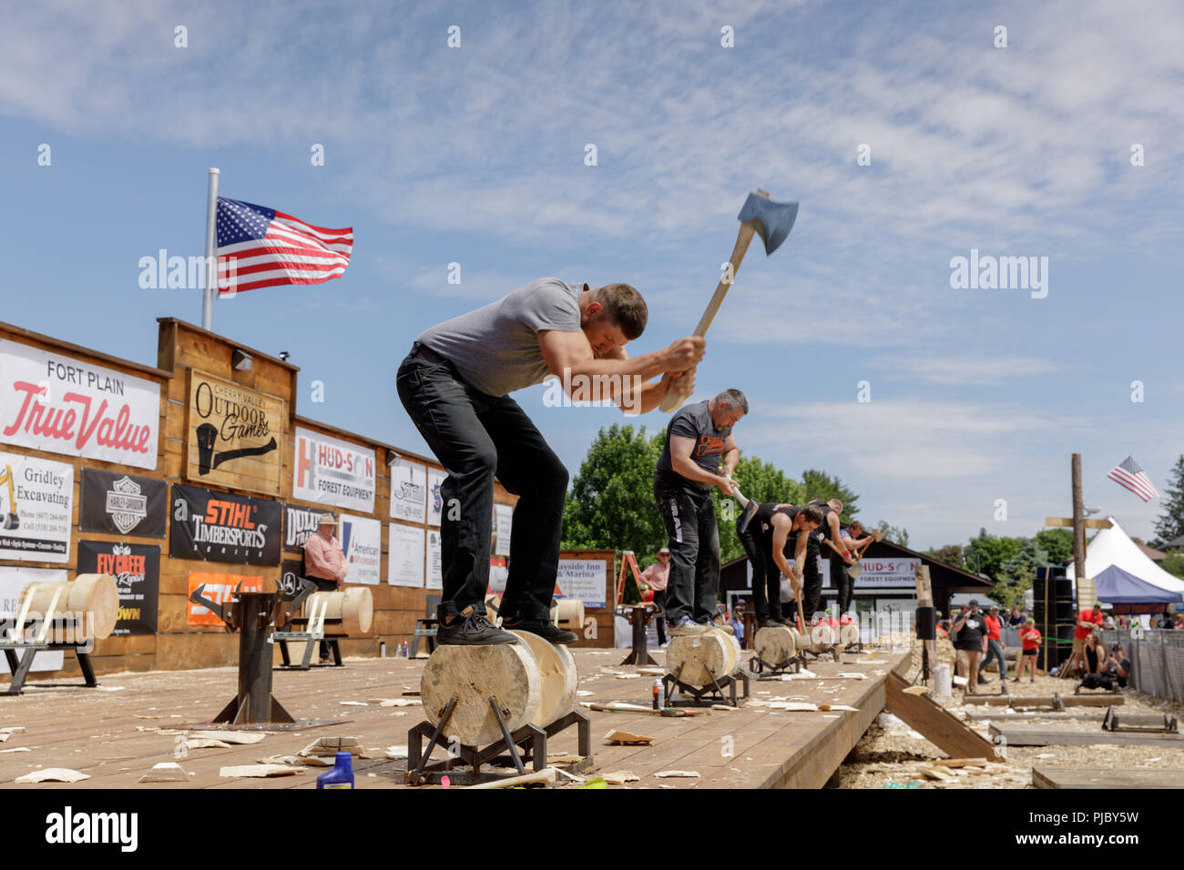Wood chopping competition hires stock photography and images Alamy