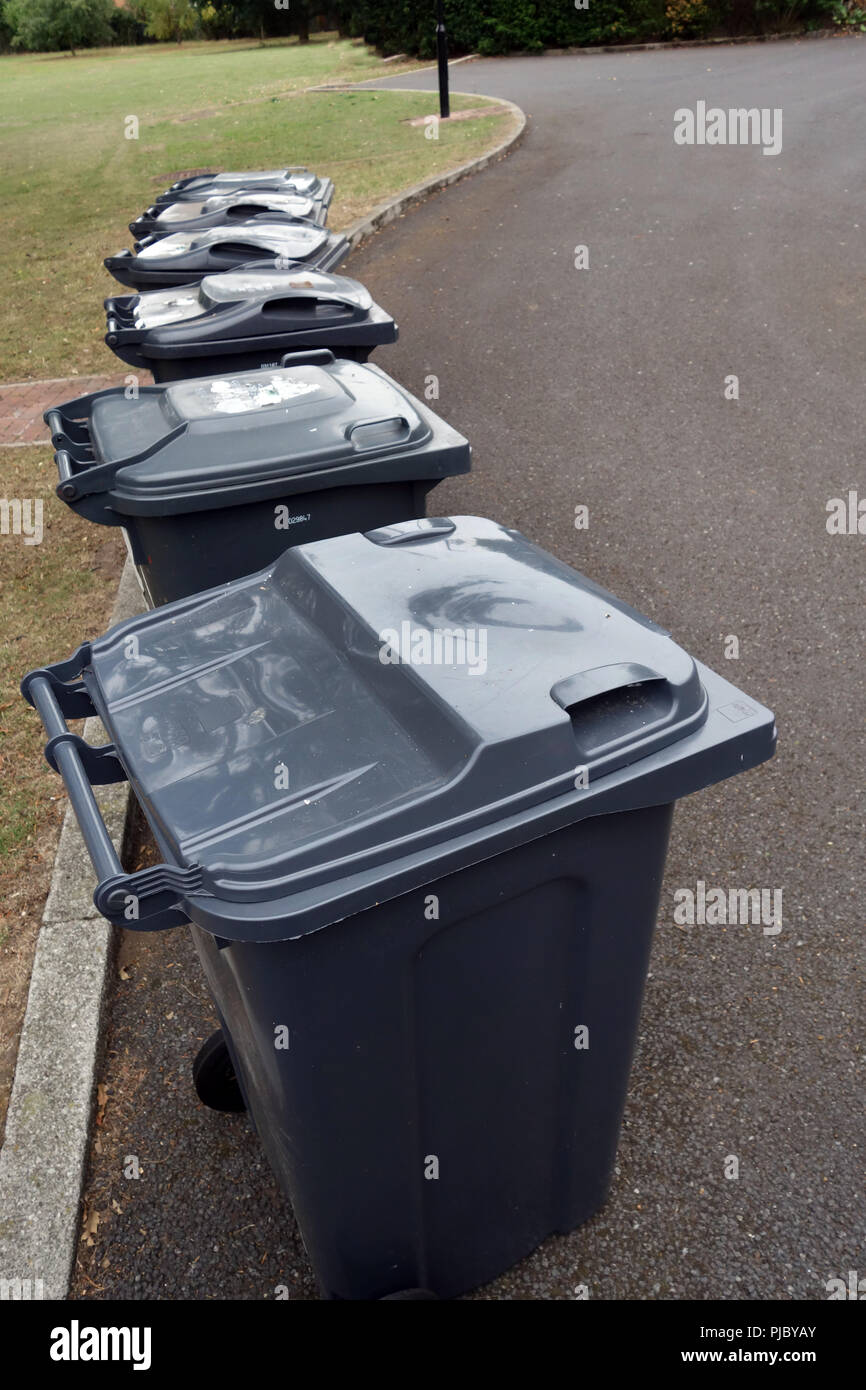 6 wheelie bins hires stock photography and images Alamy