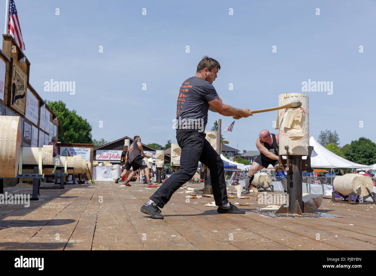 Wood chopping competition hires stock photography and images Alamy