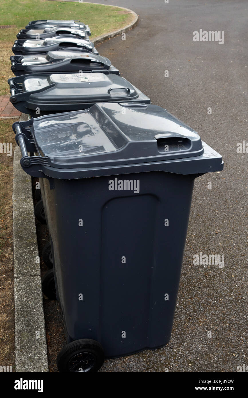 6 wheelie bins hi-res stock photography and images - Alamy