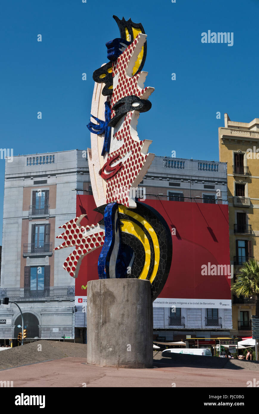 El Cap De Barcelona colourful sculpture created in 1992, the Head of  Barcelona is a 64-ft. abstract statue by American Roy Lichtenstein,  Barcelona Stock Photo - Alamy