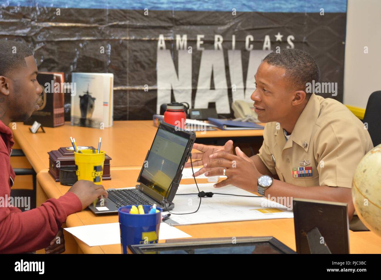 Recruiting station los angeles hi-res stock photography and images - Alamy