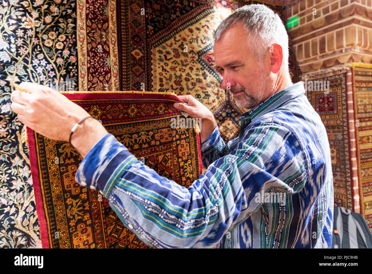 Syrian Rug Salesman Carpet sales man hi-res stock photography and images - Alamy