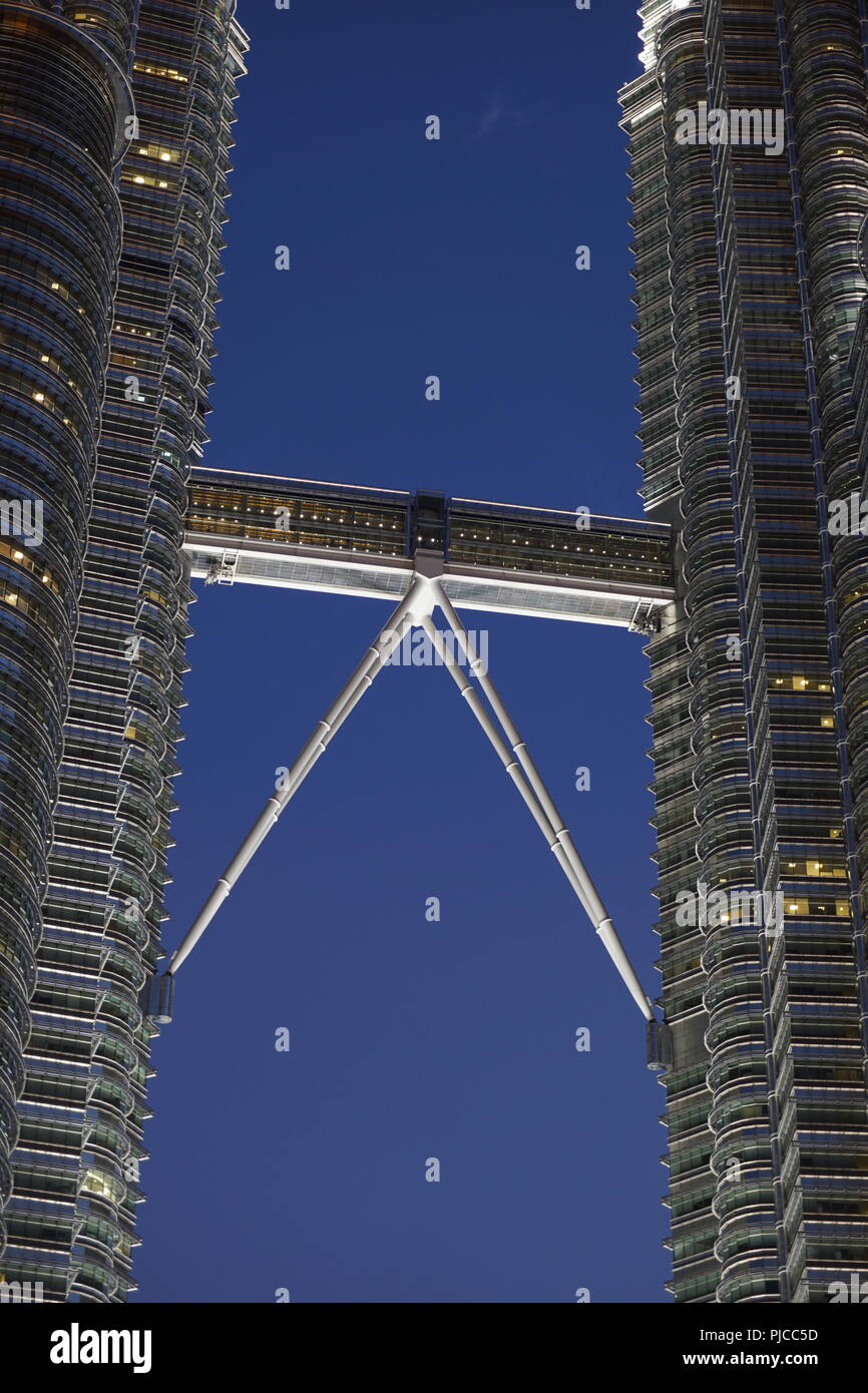 sky bridge connecting  Petronas Twin Towers, Kuala Lumpur, Malaysia Stock Photo
