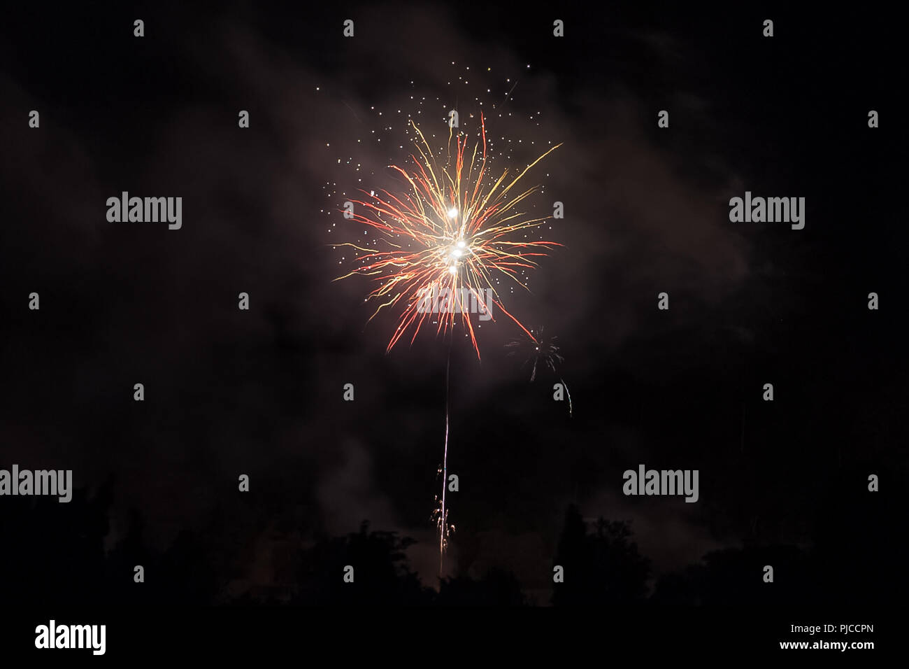 Single firework explosion hi-res stock photography and images - Alamy