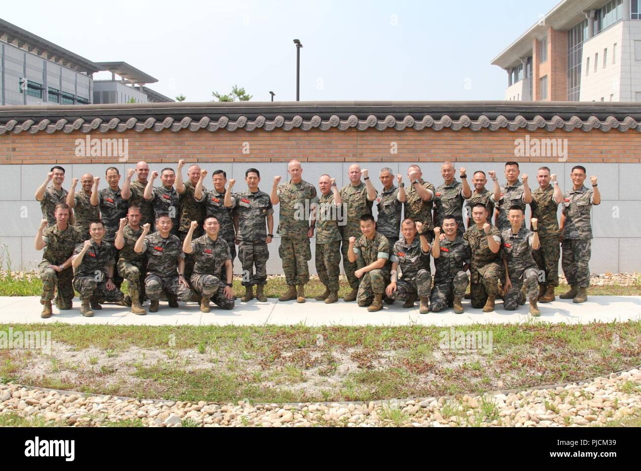 Marfork USAG CAMP HUMPHREYS, Korea – Lt. Gen. Jun, Jin Goo (center-left ...