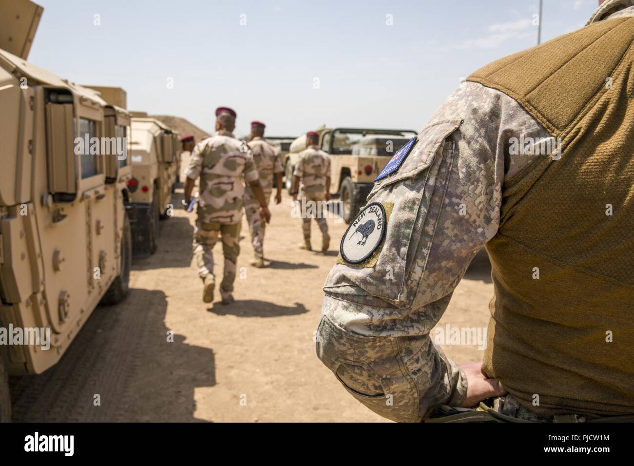 U s army personnel inspect hi-res stock photography and images - Alamy