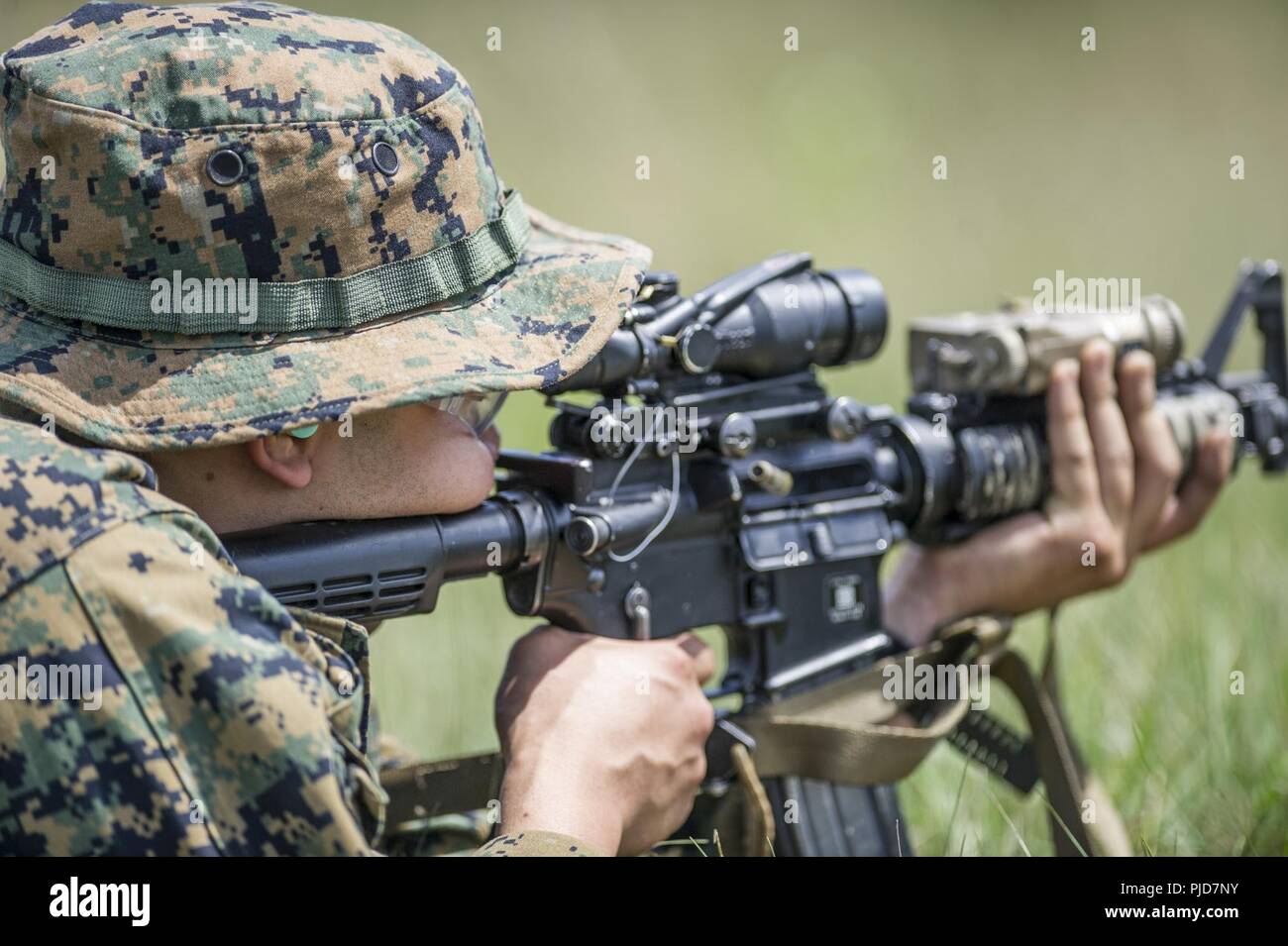 Marines from Company E, 4th Reconnaissance Battalion, 4th Marine ...