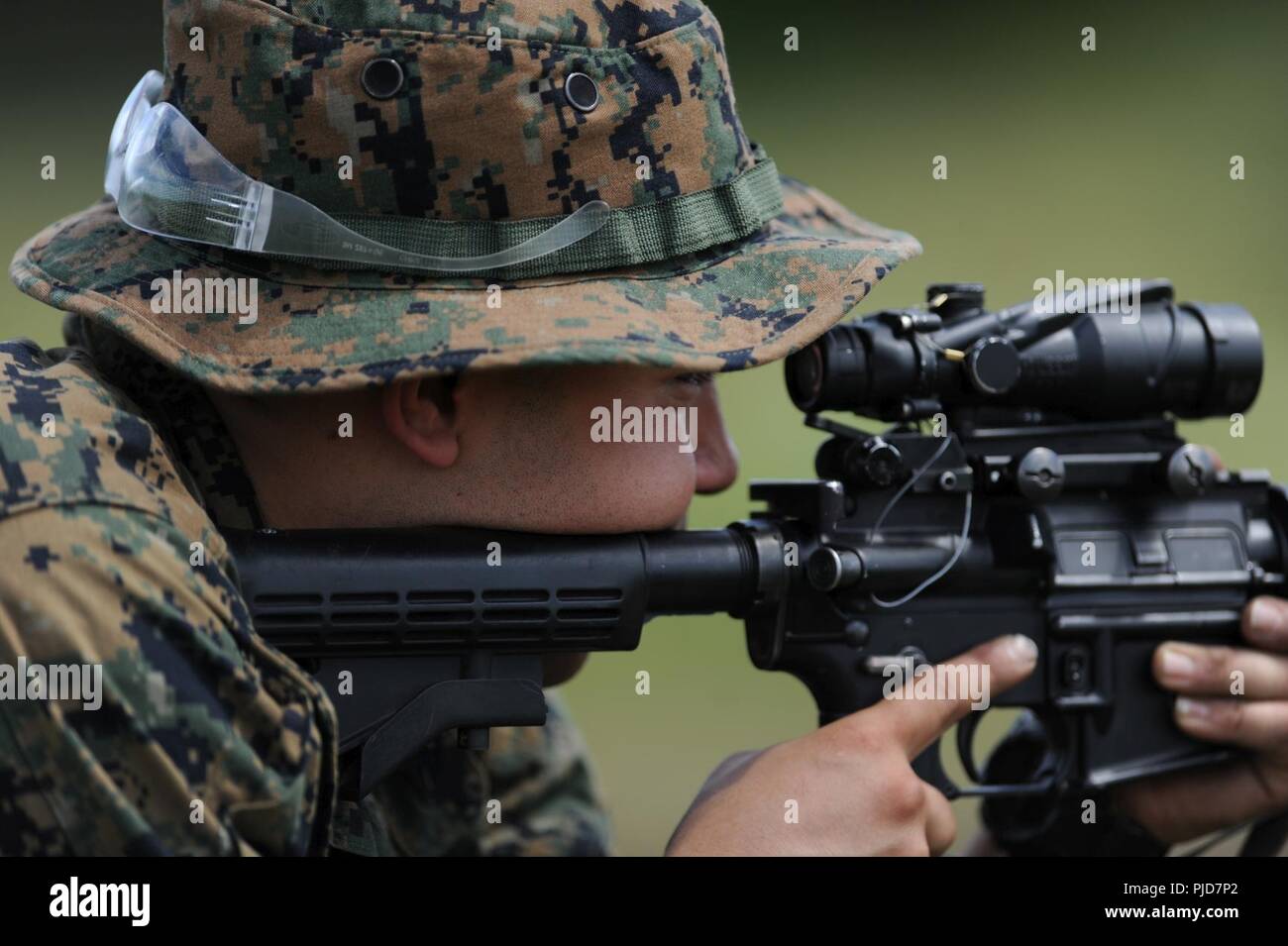 Marines from Company E, 4th Reconnaissance Battalion, 4th Marine