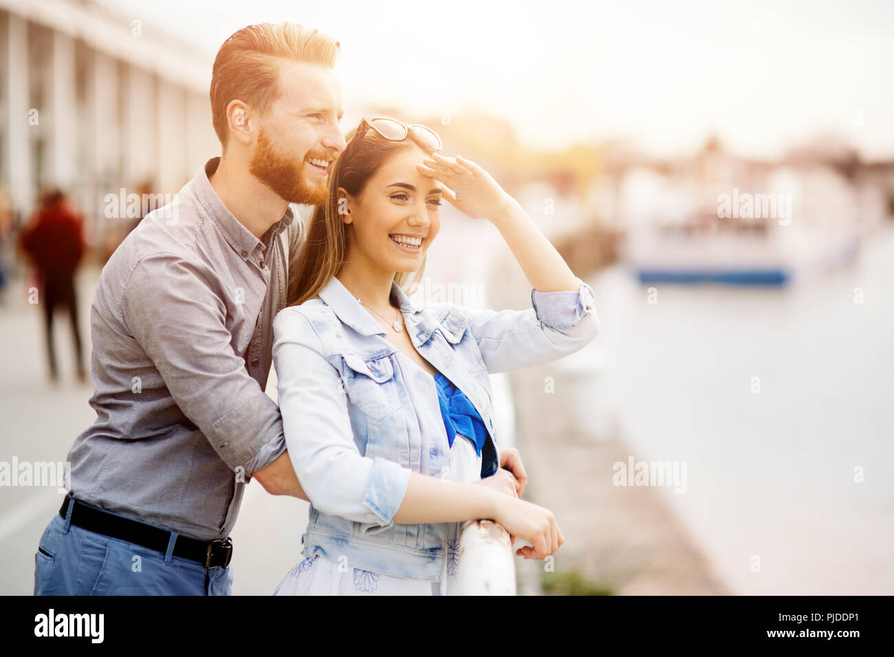 Love in the sunset hi-res stock photography and images - Alamy
