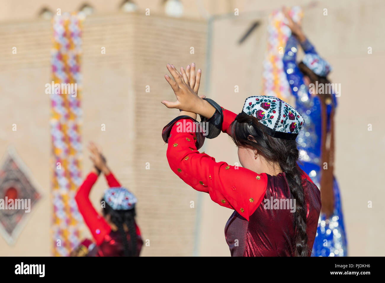 Folk dancers performs traditional dance at local festivals in Khiva, Uzbeksitan. - Stock Image